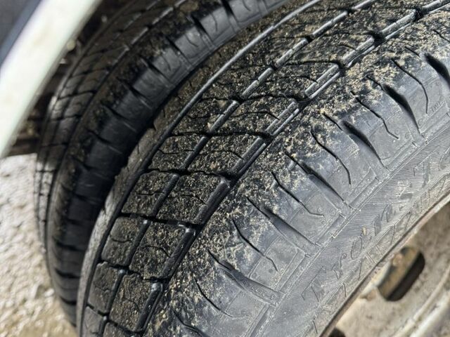 Белый Мерседес Sprinter, объемом двигателя 2.7 л и пробегом 400 тыс. км за 5500 $, фото 4 на Automoto.ua