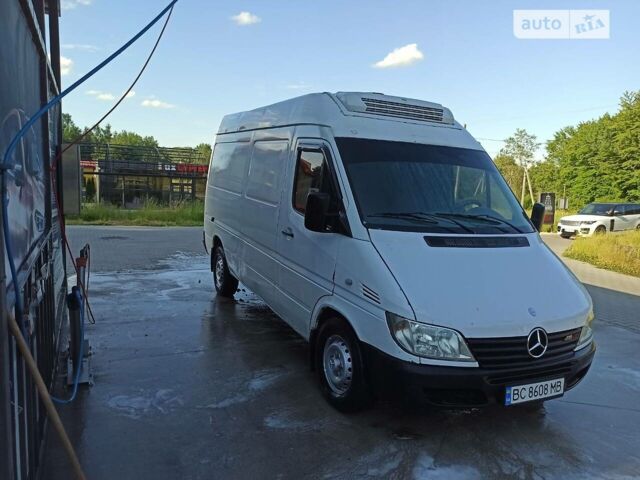 Белый Мерседес Sprinter, объемом двигателя 2.2 л и пробегом 220 тыс. км за 5200 $, фото 3 на Automoto.ua