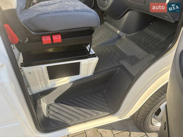 Білий Мерседес Sprinter, об'ємом двигуна 2.7 л та пробігом 198 тис. км за 18500 $, фото 34 на Automoto.ua