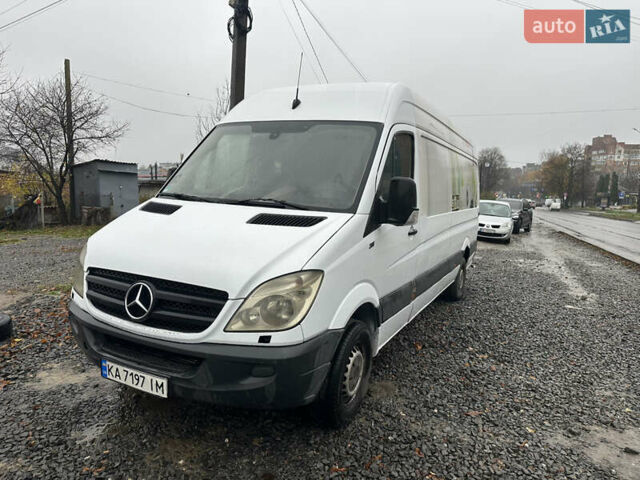 Белый Мерседес Sprinter, объемом двигателя 2.15 л и пробегом 555 тыс. км за 10000 $, фото 1 на Automoto.ua