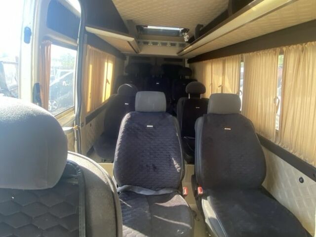 Белый Мерседес Sprinter, объемом двигателя 2.2 л и пробегом 200 тыс. км за 9700 $, фото 4 на Automoto.ua