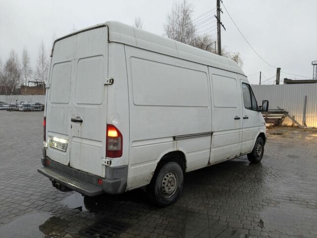 Белый Мерседес Sprinter, объемом двигателя 0 л и пробегом 470 тыс. км за 5600 $, фото 4 на Automoto.ua