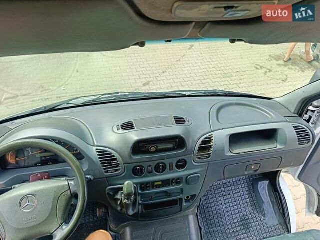 Белый Мерседес Sprinter, объемом двигателя 2.7 л и пробегом 623 тыс. км за 10700 $, фото 8 на Automoto.ua