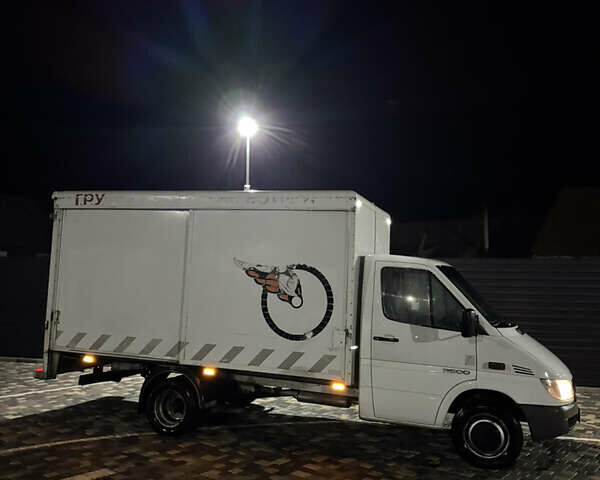 Білий Мерседес Sprinter, об'ємом двигуна 2.7 л та пробігом 387 тис. км за 12500 $, фото 3 на Automoto.ua