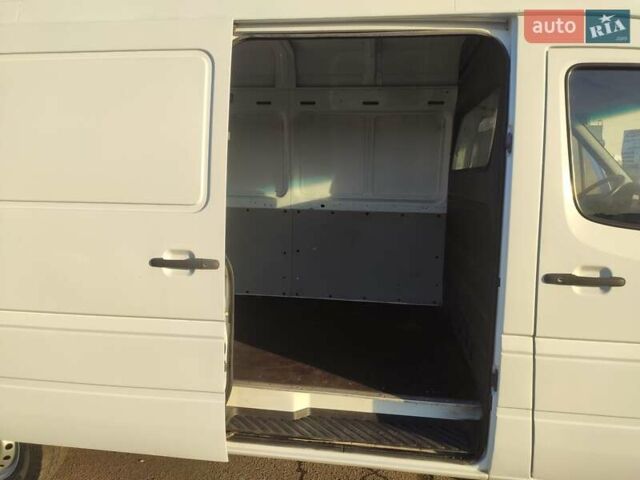 Белый Мерседес Sprinter, объемом двигателя 0 л и пробегом 260 тыс. км за 15500 $, фото 19 на Automoto.ua