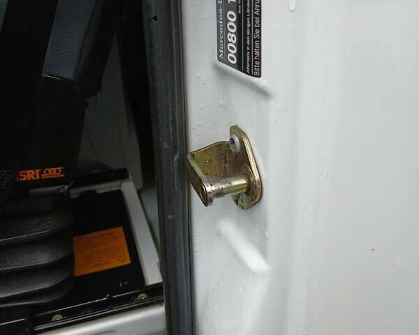 Білий Мерседес Sprinter, об'ємом двигуна 2.69 л та пробігом 292 тис. км за 19500 $, фото 61 на Automoto.ua