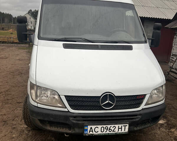 Белый Мерседес Sprinter, объемом двигателя 2.15 л и пробегом 700 тыс. км за 10700 $, фото 10 на Automoto.ua