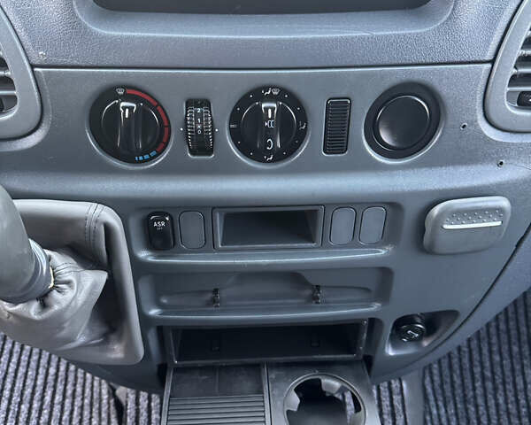 Белый Мерседес Sprinter, объемом двигателя 2.2 л и пробегом 351 тыс. км за 10600 $, фото 28 на Automoto.ua