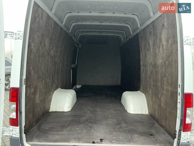 Белый Мерседес Sprinter, объемом двигателя 2.2 л и пробегом 327 тыс. км за 14800 $, фото 13 на Automoto.ua