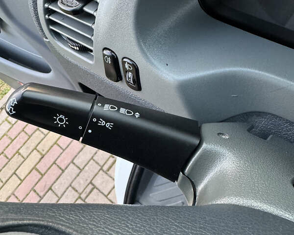 Белый Мерседес Sprinter, объемом двигателя 2.2 л и пробегом 351 тыс. км за 10600 $, фото 26 на Automoto.ua