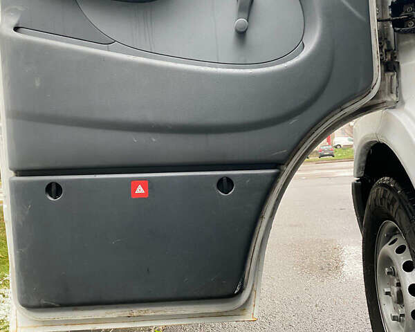 Білий Мерседес Sprinter, об'ємом двигуна 2.2 л та пробігом 390 тис. км за 6999 $, фото 51 на Automoto.ua