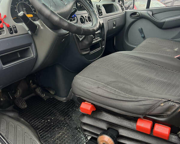 Білий Мерседес Sprinter, об'ємом двигуна 2.15 л та пробігом 600 тис. км за 10750 $, фото 23 на Automoto.ua