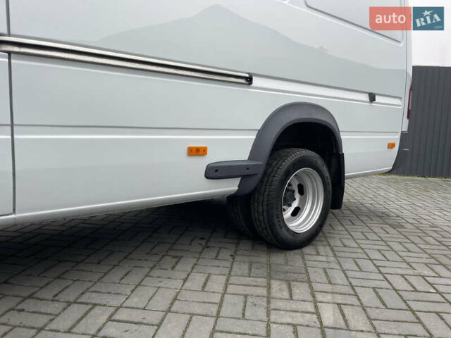Белый Мерседес Sprinter, объемом двигателя 2.2 л и пробегом 327 тыс. км за 14800 $, фото 2 на Automoto.ua