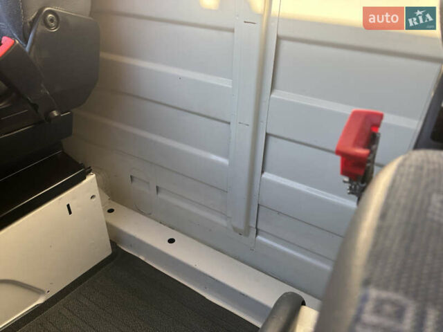 Білий Мерседес Sprinter, об'ємом двигуна 2.7 л та пробігом 198 тис. км за 18500 $, фото 23 на Automoto.ua