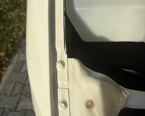 Білий Мерседес Sprinter, об'ємом двигуна 2.7 л та пробігом 198 тис. км за 18500 $, фото 26 на Automoto.ua