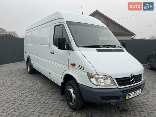 Белый Мерседес Sprinter, объемом двигателя 2.2 л и пробегом 327 тыс. км за 14800 $, фото 11 на Automoto.ua