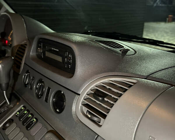 Білий Мерседес Sprinter, об'ємом двигуна 2.7 л та пробігом 387 тис. км за 12500 $, фото 20 на Automoto.ua