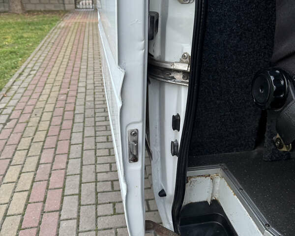 Белый Мерседес Sprinter, объемом двигателя 2.2 л и пробегом 351 тыс. км за 10600 $, фото 36 на Automoto.ua