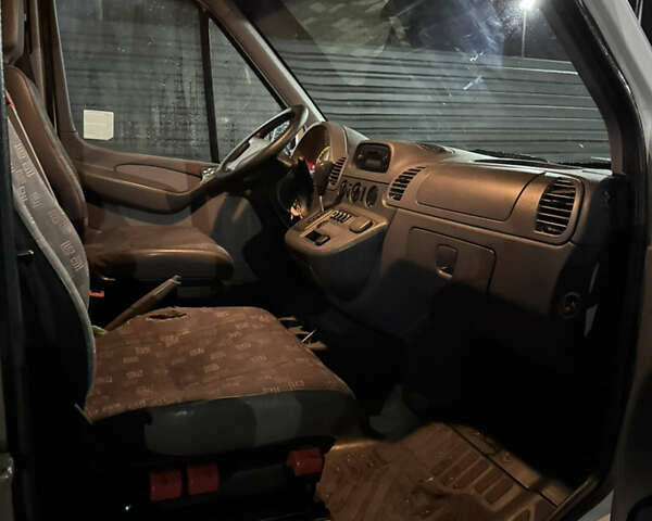 Білий Мерседес Sprinter, об'ємом двигуна 2.7 л та пробігом 387 тис. км за 12500 $, фото 16 на Automoto.ua