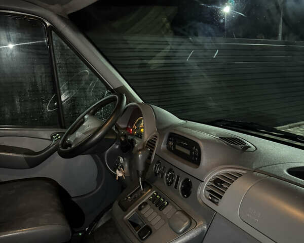 Білий Мерседес Sprinter, об'ємом двигуна 2.7 л та пробігом 387 тис. км за 12500 $, фото 19 на Automoto.ua