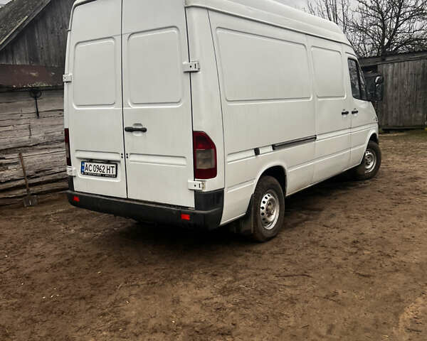 Белый Мерседес Sprinter, объемом двигателя 2.15 л и пробегом 700 тыс. км за 10700 $, фото 2 на Automoto.ua