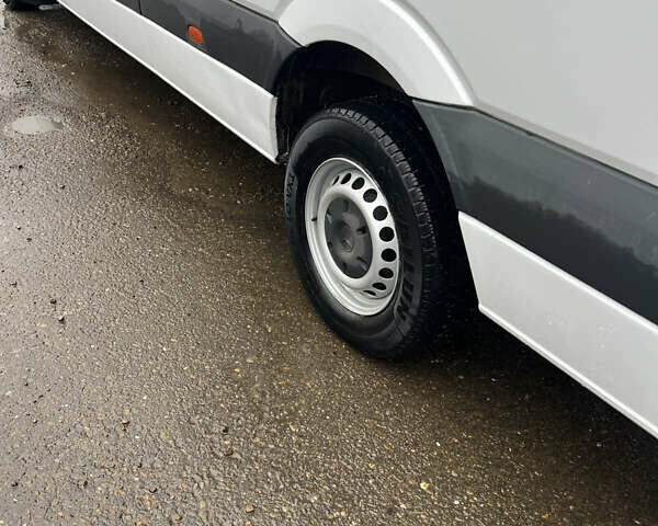Белый Мерседес Sprinter, объемом двигателя 2.15 л и пробегом 226 тыс. км за 15355 $, фото 13 на Automoto.ua