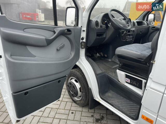 Белый Мерседес Sprinter, объемом двигателя 2.2 л и пробегом 327 тыс. км за 14800 $, фото 16 на Automoto.ua
