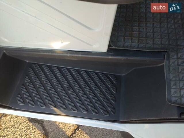 Белый Мерседес Sprinter, объемом двигателя 0 л и пробегом 260 тыс. км за 15500 $, фото 16 на Automoto.ua