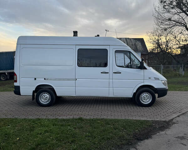 Белый Мерседес Sprinter, объемом двигателя 2.2 л и пробегом 351 тыс. км за 10600 $, фото 5 на Automoto.ua