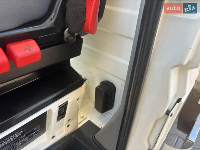 Білий Мерседес Sprinter, об'ємом двигуна 2.7 л та пробігом 198 тис. км за 18500 $, фото 22 на Automoto.ua