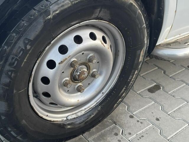 Белый Мерседес Sprinter, объемом двигателя 2.7 л и пробегом 550 тыс. км за 9026 $, фото 2 на Automoto.ua