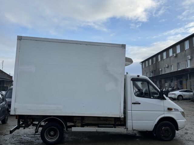 Белый Мерседес Sprinter, объемом двигателя 2.7 л и пробегом 400 тыс. км за 5500 $, фото 3 на Automoto.ua