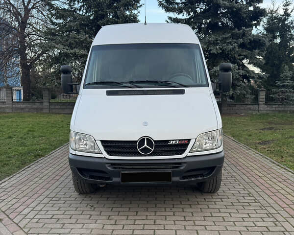 Белый Мерседес Sprinter, объемом двигателя 2.2 л и пробегом 351 тыс. км за 10600 $, фото 3 на Automoto.ua