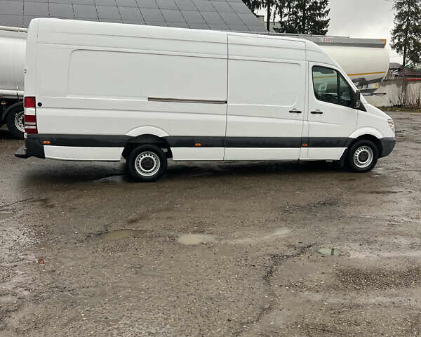 Белый Мерседес Sprinter, объемом двигателя 2.15 л и пробегом 226 тыс. км за 15355 $, фото 2 на Automoto.ua