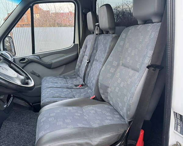 Белый Мерседес Sprinter, объемом двигателя 2.2 л и пробегом 351 тыс. км за 10600 $, фото 17 на Automoto.ua