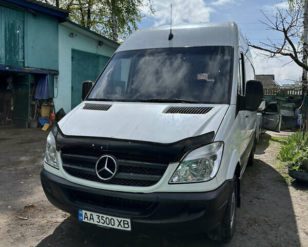 Белый Мерседес Sprinter, объемом двигателя 2.15 л и пробегом 315 тыс. км за 10700 $, фото 3 на Automoto.ua