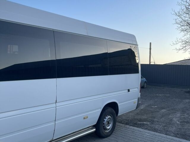 Белый Мерседес Sprinter, объемом двигателя 2.7 л и пробегом 550 тыс. км за 9026 $, фото 1 на Automoto.ua