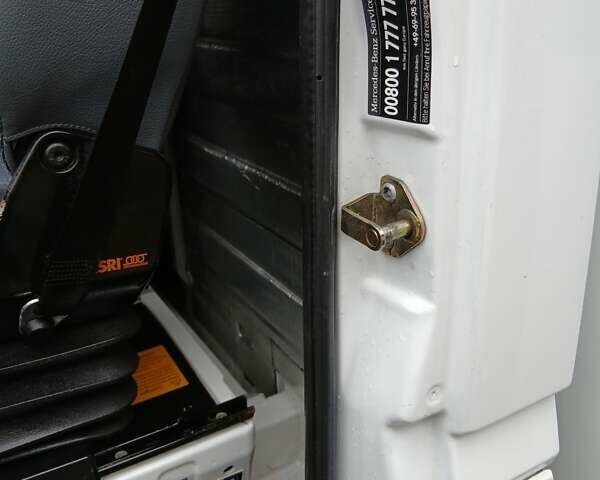 Білий Мерседес Sprinter, об'ємом двигуна 2.69 л та пробігом 292 тис. км за 19500 $, фото 65 на Automoto.ua