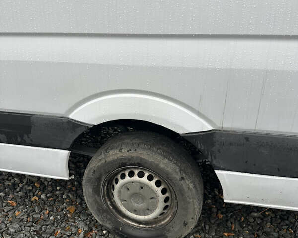 Белый Мерседес Sprinter, объемом двигателя 2.15 л и пробегом 555 тыс. км за 10000 $, фото 5 на Automoto.ua