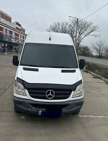 Белый Мерседес Sprinter, объемом двигателя 2.1 л и пробегом 150 тыс. км за 13000 $, фото 1 на Automoto.ua