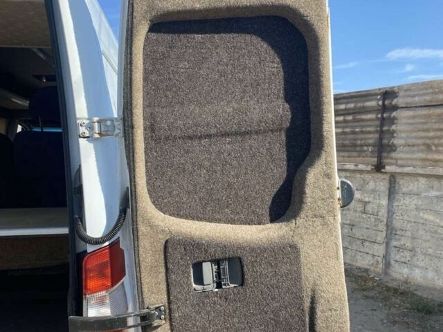 Белый Мерседес Sprinter, объемом двигателя 2.2 л и пробегом 200 тыс. км за 9700 $, фото 12 на Automoto.ua