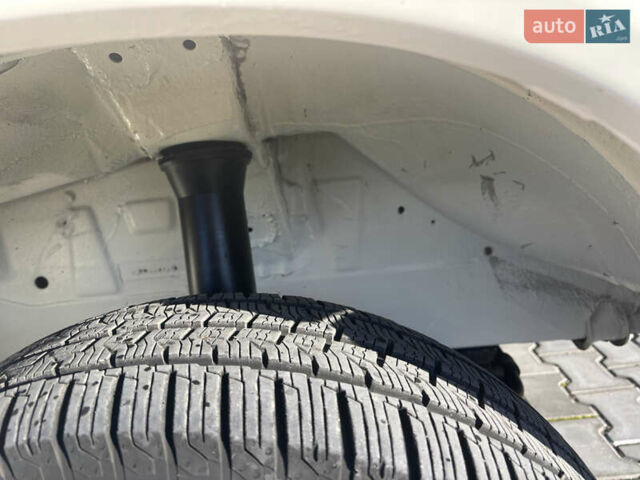 Білий Мерседес Sprinter, об'ємом двигуна 2.7 л та пробігом 198 тис. км за 18500 $, фото 6 на Automoto.ua
