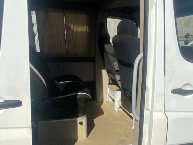 Белый Мерседес Sprinter, объемом двигателя 2.2 л и пробегом 200 тыс. км за 9700 $, фото 2 на Automoto.ua