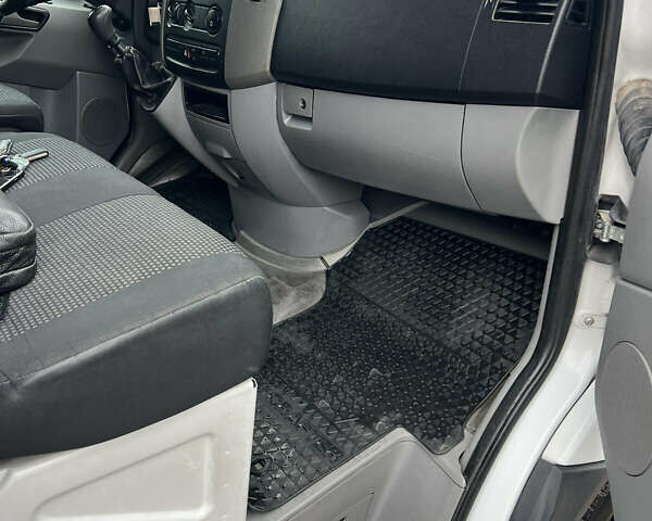 Белый Мерседес Sprinter, объемом двигателя 2.15 л и пробегом 226 тыс. км за 15355 $, фото 14 на Automoto.ua