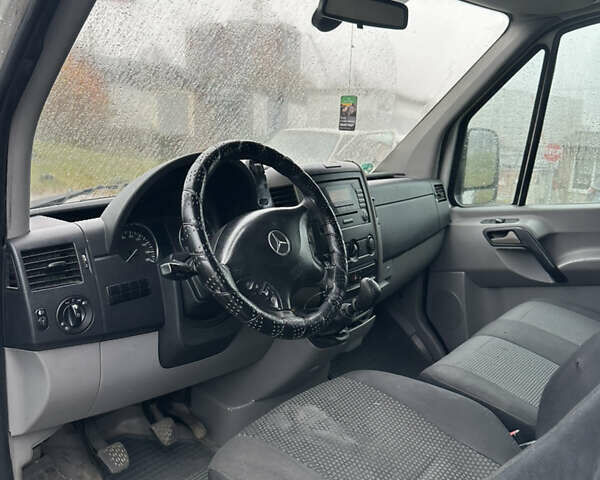 Белый Мерседес Sprinter, объемом двигателя 2.15 л и пробегом 555 тыс. км за 10000 $, фото 8 на Automoto.ua