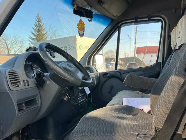 Белый Мерседес Sprinter, объемом двигателя 2.2 л и пробегом 561 тыс. км за 8999 $, фото 8 на Automoto.ua
