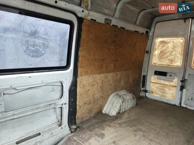 Білий Мерседес Sprinter, об'ємом двигуна 2.7 л та пробігом 403 тис. км за 5250 $, фото 23 на Automoto.ua