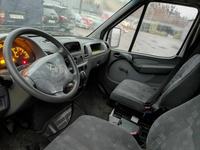 Белый Мерседес Sprinter, объемом двигателя 0 л и пробегом 470 тыс. км за 5600 $, фото 1 на Automoto.ua