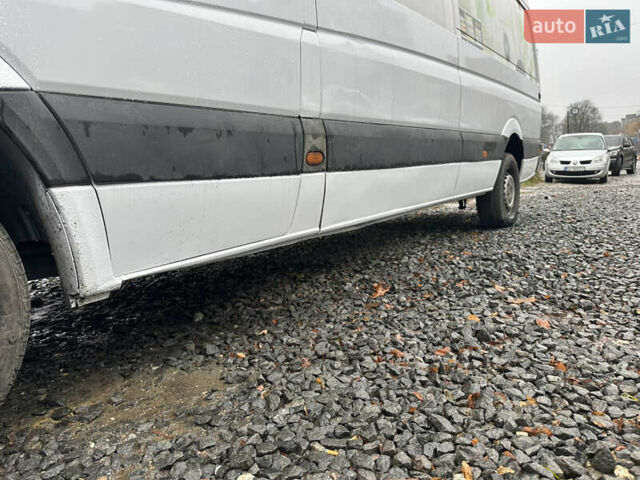 Белый Мерседес Sprinter, объемом двигателя 2.15 л и пробегом 555 тыс. км за 10000 $, фото 2 на Automoto.ua