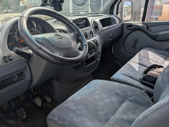 Белый Мерседес Sprinter, объемом двигателя 2.15 л и пробегом 400 тыс. км за 7700 $, фото 8 на Automoto.ua
